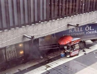 Επίθεση στη Στοκχόλμη: Βρήκαν εκρηκτικά στο φορτηγό - Τι ανακοίνωσε η αστυνομία